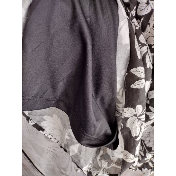 New York & Co. | Black & White Floral Cold Shoulder Crochet-Back Romper - Picture 8 of 11